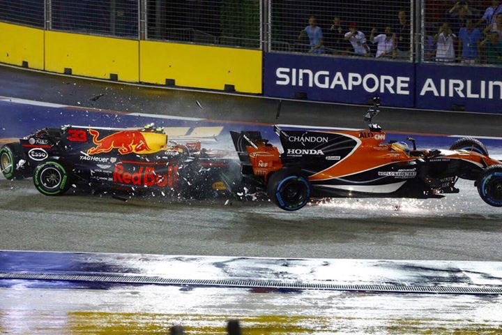 f1insideout's tweet image. #F1 #SingaporeGP 🇸🇬 #NightRace #Glad #EveryoneWalkedAway #TomorrowIsAnotherDay