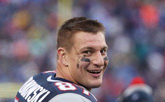 BleacherReport's tweet photo. 69th career receiving TD for Gronk.

Nice. https://t.co/QVLNKWypaR
