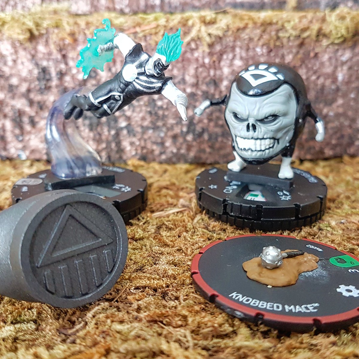KinpatsuSamurai's tweet photo. Competitive #Heroclix team I am considering. What do you think?WoL #048 (140pts),
WoL #058 (150pts),
WoL #308 (6pts), TMT #S002 (3pts) https://t.co/lmmlGyhuqp