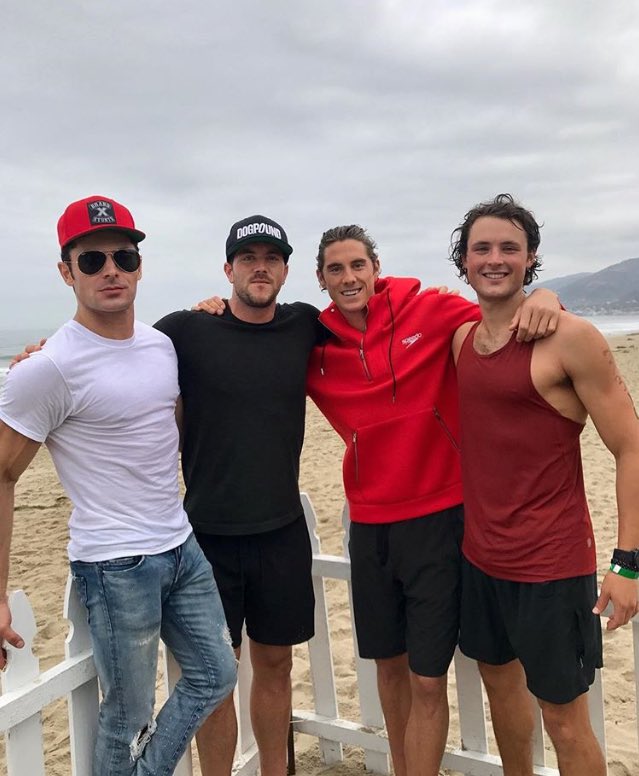 ZacEfron_Swiss's tweet image. Zac with his #flowteam ... @ZacEfron @DylanEfron instagram.com/p/BZJpYVZl0cU/ 🏊🏻🏃🏻🚴 #Nauticamalibutri