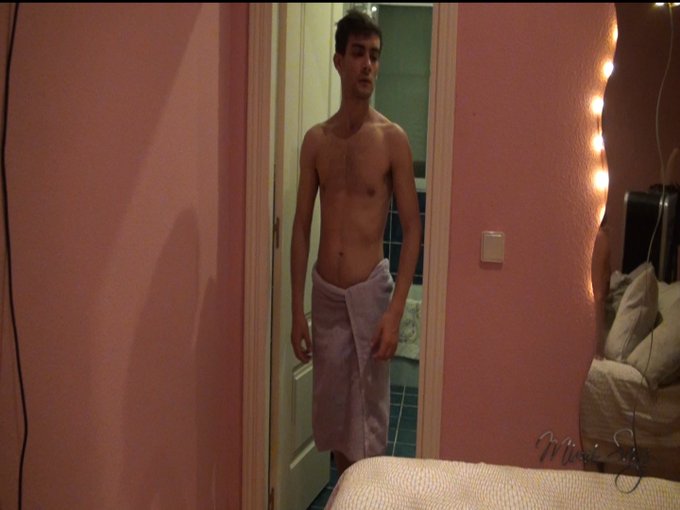 Aqui algunas de las imagenes que pronto podras ver en https://t.co/raRyIf21fh Dirigida por Miquel Duque<a href="/tag/enormousboobs"class="tags"><span>#enormousboobs</span></a><a href="/tag/brendalopez"class="tags"><span>#brendalopez</span></a>