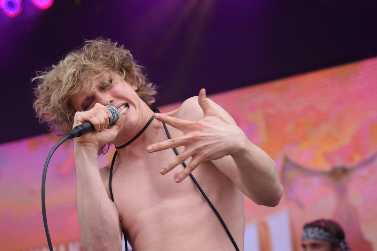 EllieBelly2003's tweet photo. A HUGEEE WELL DONE TO @AndrewPolec !!!! I'm so happy for you! You deserved it!! Keep rocking🤘🦇❤ can't wait for 2018 to see you again☺️ https://t.co/HOivAq8bJ4