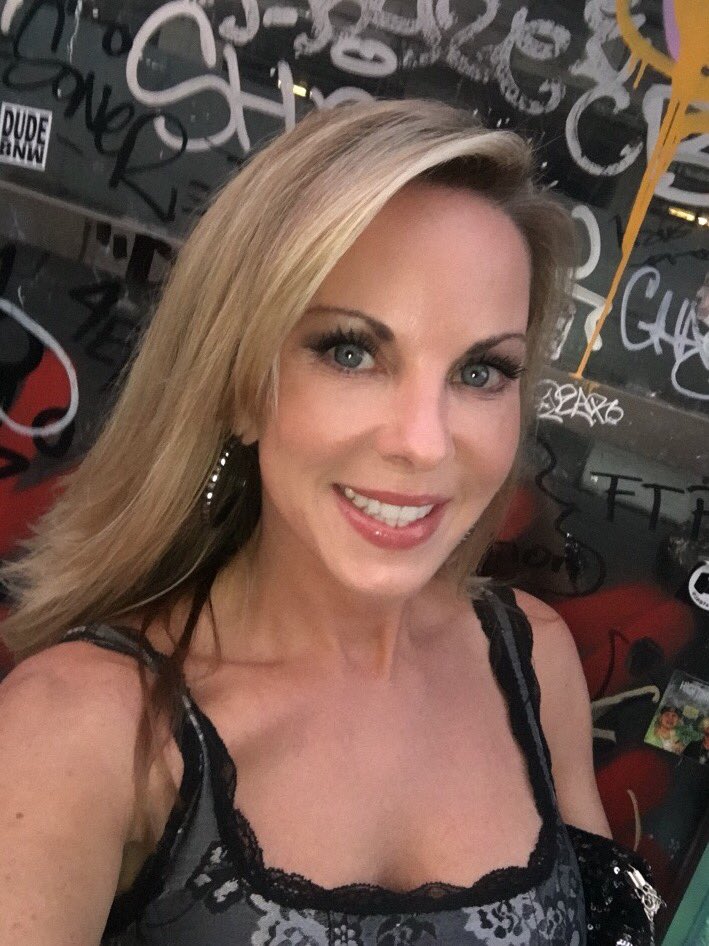 AllyHolmes's tweet image. I found #beauty in my #chaos @RocktoRecovery #Rocktorecovery2017 #onedayatatime #life #actorslife #beyou #recovery #music #healing