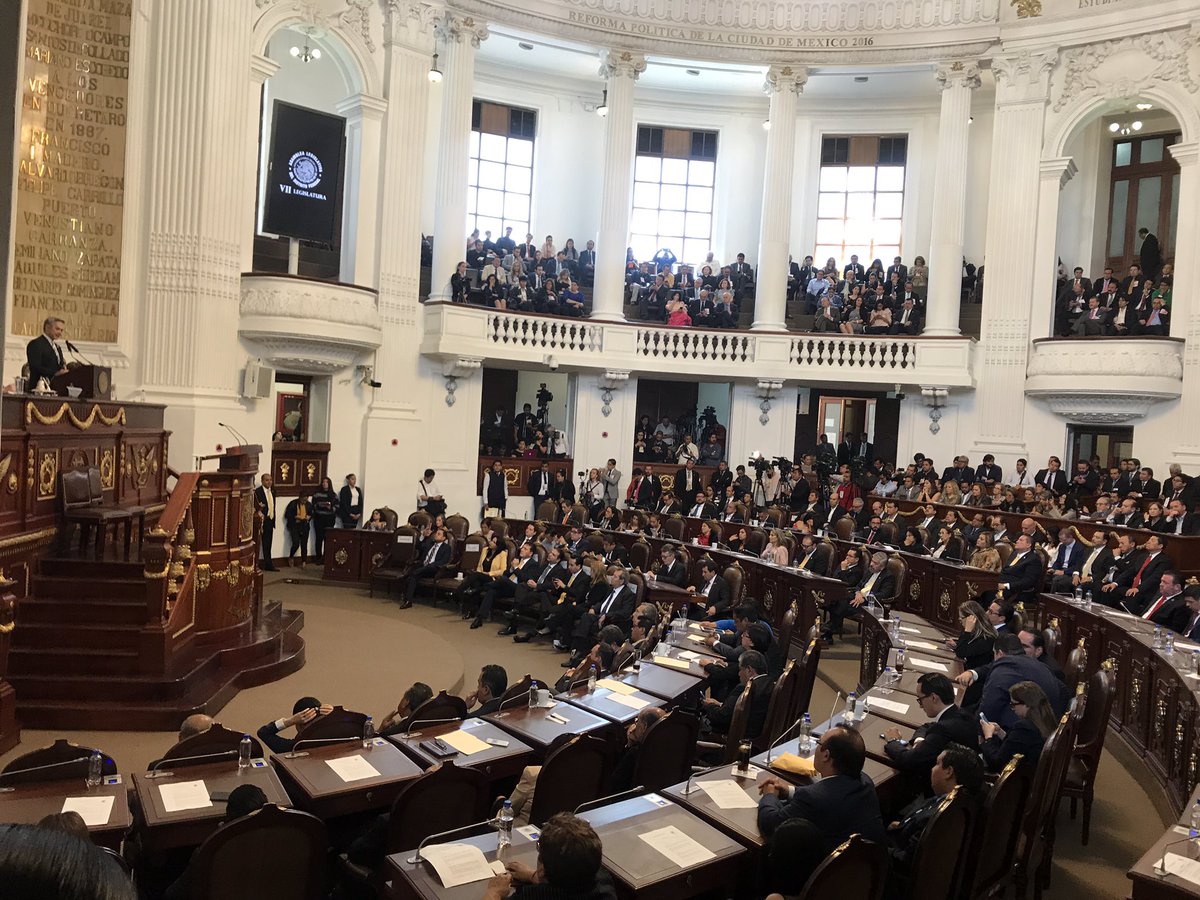_sede_mx's tweet photo. Celebra @ManceraMiguelMX que la #CDMX haya logrado Reforma y Constitución Política. #5oInformeMAM https://t.co/3g5dUQZyQq
