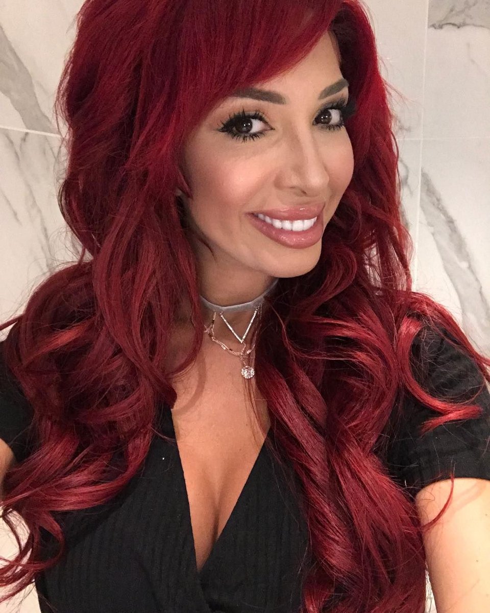 WHOA— #TeenMomOG fans are concerned about Farrah Abraham's new look. See the photo sparking the drama here—> buff.ly/2jtgDad