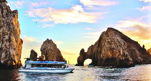 Complimentary #drinks and a #Dance space on a boat in the #pacific? Cabo Escape is a #party. BOOK NOW --> goo.gl/ydNmAe #cabo