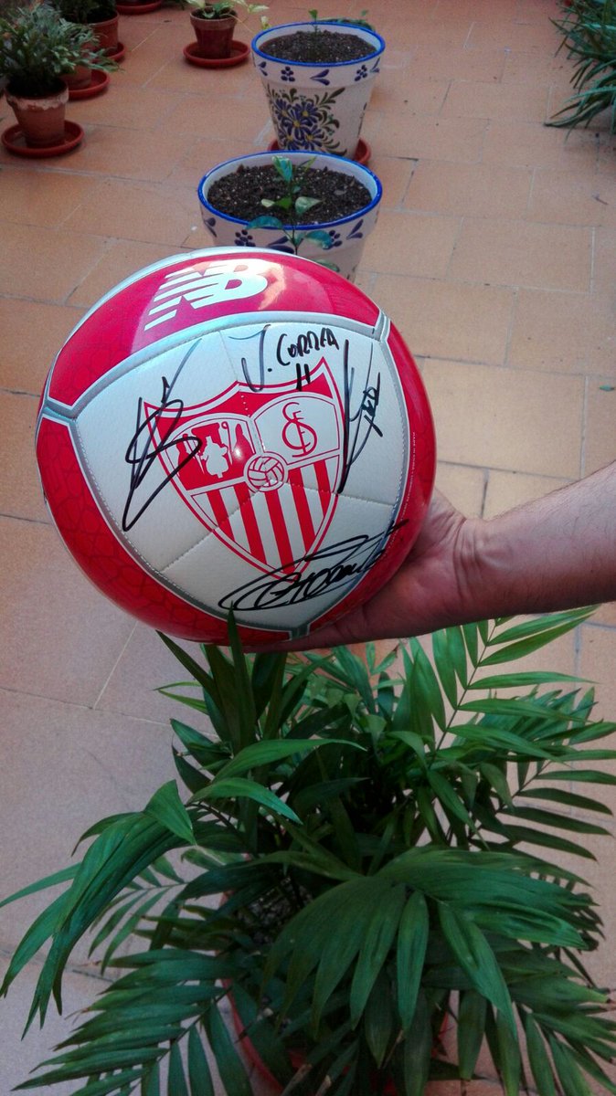 Gracias a la <a href="/fpsevillistas/">F. Peñas Sevillistas</a> por aportar el gran colofón en nuestro aniversario. Un sorteo de un balón firmado por la actual plantilla. 2/2