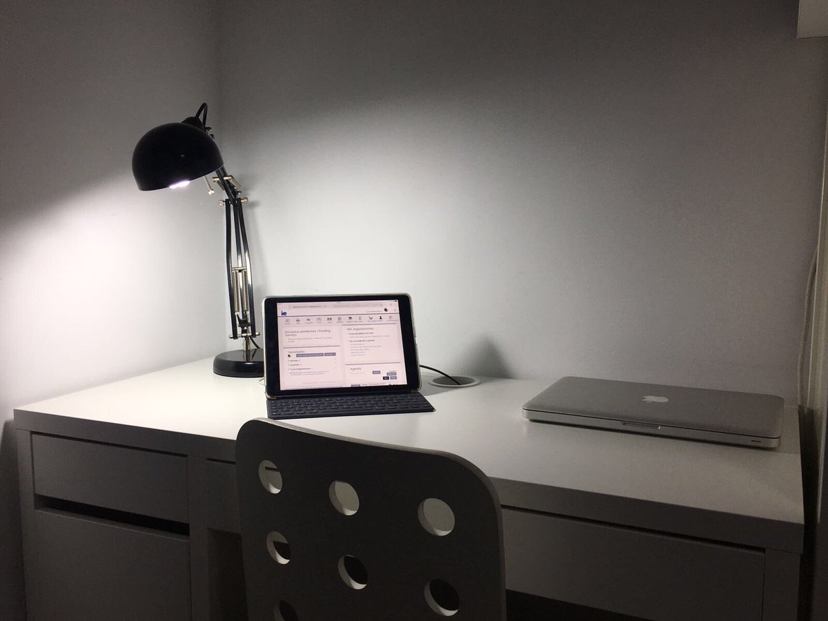 aliciamoder's tweet photo. Gracias a @Charlie_photo ya tengo rincón de estudio para el #EMBA2017 @IEbusiness. Año duro pero sé que va a merecer la pena! https://t.co/JjyvQXibyh