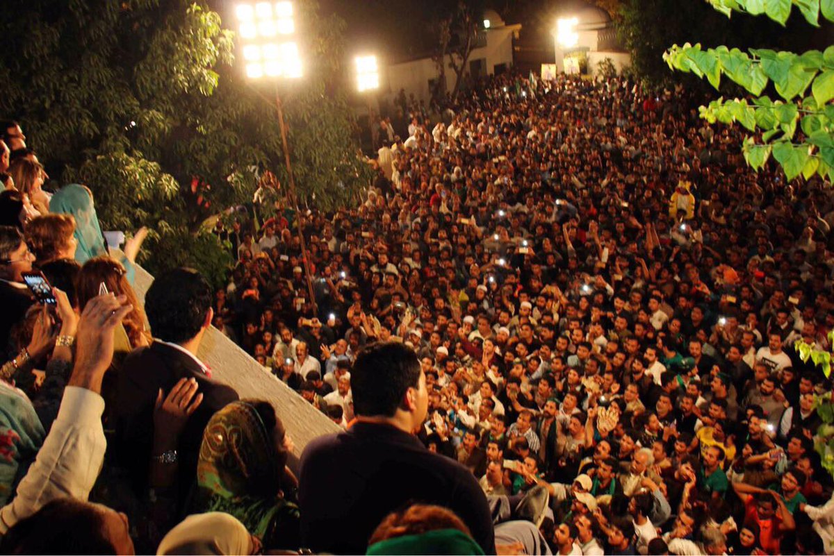 MaryamNSharif's tweet photo. Victory celebrations at PMLN secretariat, Model Town 🎉 #NA120SirfSherKa https://t.co/pX8Pe4lW2a