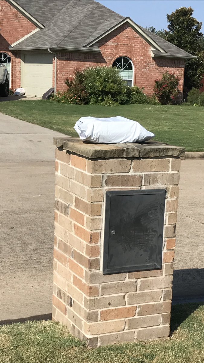 CarrieLewis2017's tweet image. Great job @USPS for making sure mail delivered is secure !  #AndWeWereHome #CreatingProblems @USPSHelp