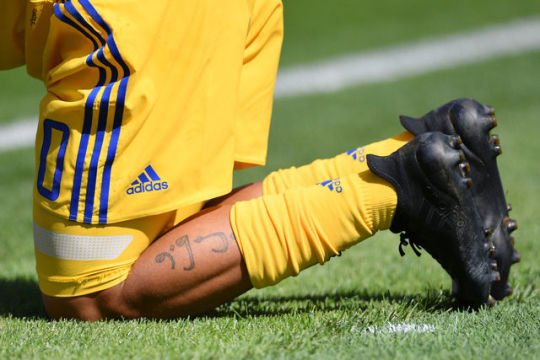 Tatts nice Burnley keeper Joe Hart shows off new ink on his leg All  Football