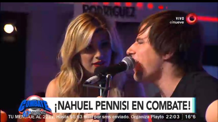 dancelaurita's tweet image. Muy lindo momento para cerrar el finde de #CombatePregunta ♥️ Nahuel Pennisi con todo su talento 🎶 cc @laufer4
