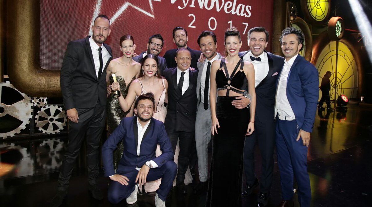 NikoRinconArg's tweet photo. @NikoRinconGamba en los #premiostvnovelas2017 https://t.co/MCUnzpnq96