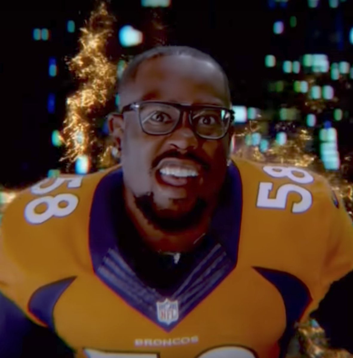 Ramblingnerds's tweet photo. Why is Martin Lawrence in the Sunday Night Football Intro? #SNF #SundayNightFootball @realmartymar https://t.co/0yN3i4yxFq