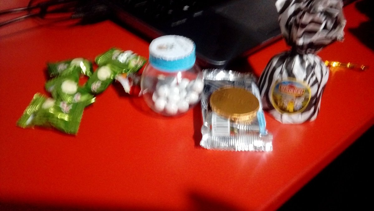 LuchianoRaccoon's tweet photo. Alv el no comer postre XD
#chocolateeee https://t.co/FRhI9nPdIJ