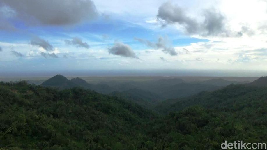 detikTravel's tweet photo. Puncak Bukit Ijo, Idola Baru dari Purworejo https://t.co/9uqo7Opk5c https://t.co/L4IK1EuV0I