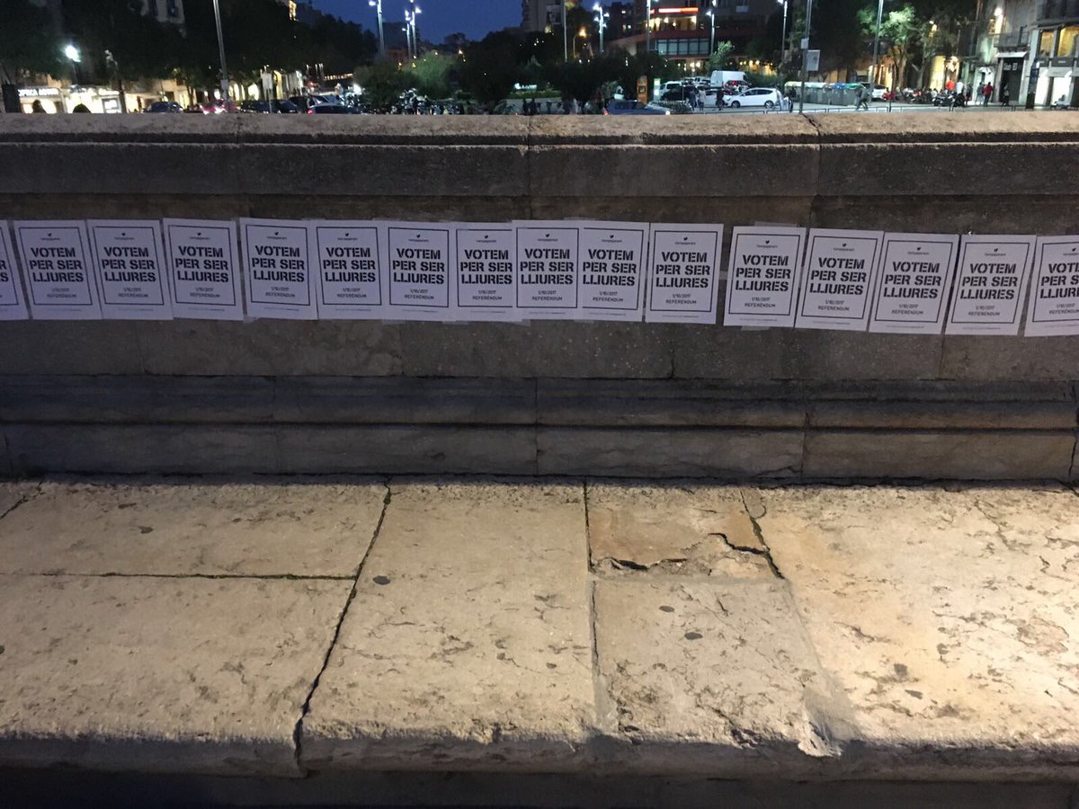 LaiaPelachSaget's tweet image. A casa meva em deien: no vols caldo? dues tasses! Encartellada espontània i popular d'aquest vespre. Gràcies a qui ho heu fet possible.