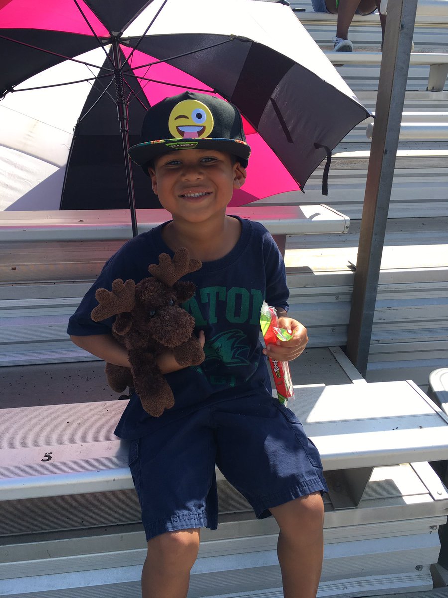 Our weekend adventures with <a href="/MoosePool/">Moose Pool</a>! <a href="/cindydpool/">Cindy</a> #bdayparty #footballgame #candy #starstudent #proudmom #bestschoolintheuniverse