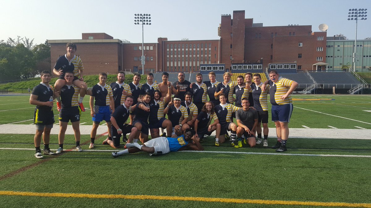 Big dogs eat it all up. 34-15 #GatorsWin