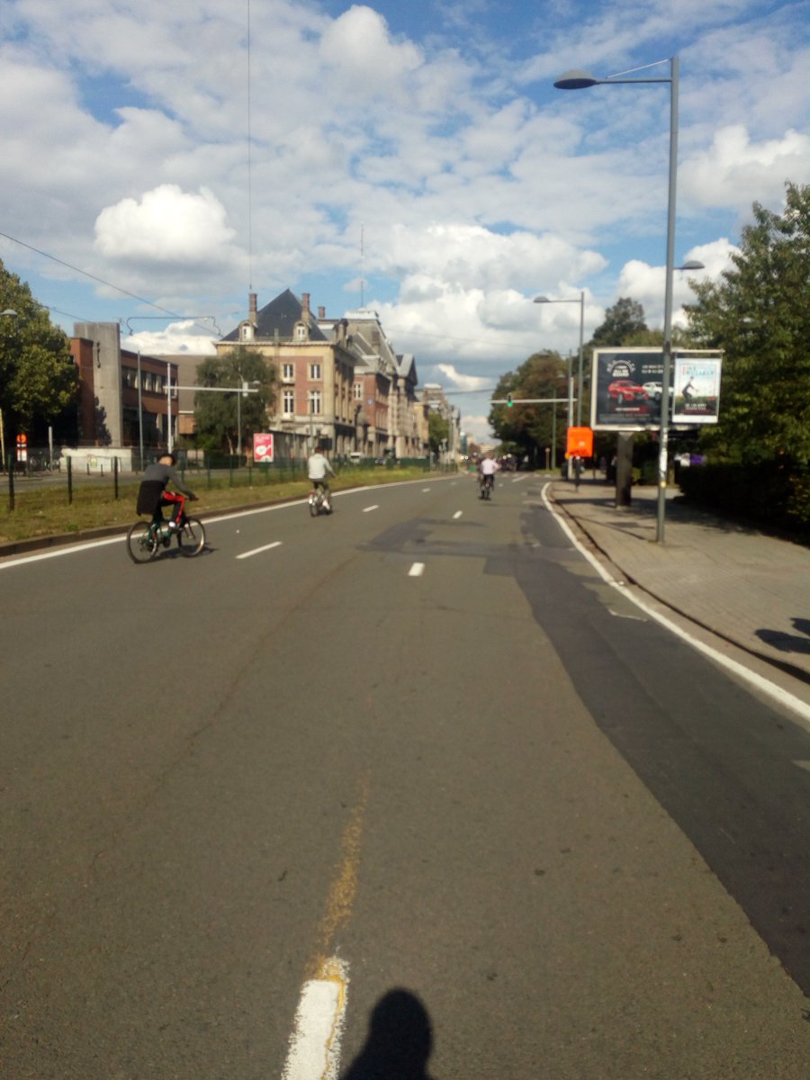 SeanPolDeBurca's tweet photo. Brussels #carfree day. Greater brussels closed to all private cars to mark start of #mobilityweekEU https://t.co/zDQhfOdRG8