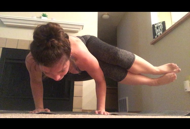 ErinMomany's tweet image. Practice practice practice #sidecrow🐦🤸🏻‍♀️