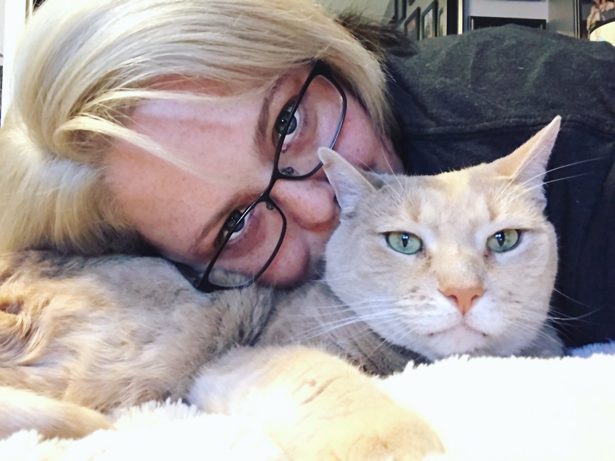 NYsparklergirl's tweet photo. The ability to annoy my cats is just one of my many gifts. 😜 #TimothyRobbins https://t.co/FVkAROf7vm