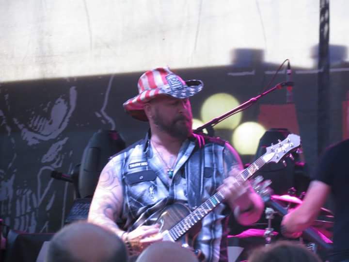 Brandi_80sgirl's tweet photo. @Savingabelscott Here are some pics I took at the Winston Salem show. 🎸🎶🎵📷 https://t.co/b8pCtwhBrn