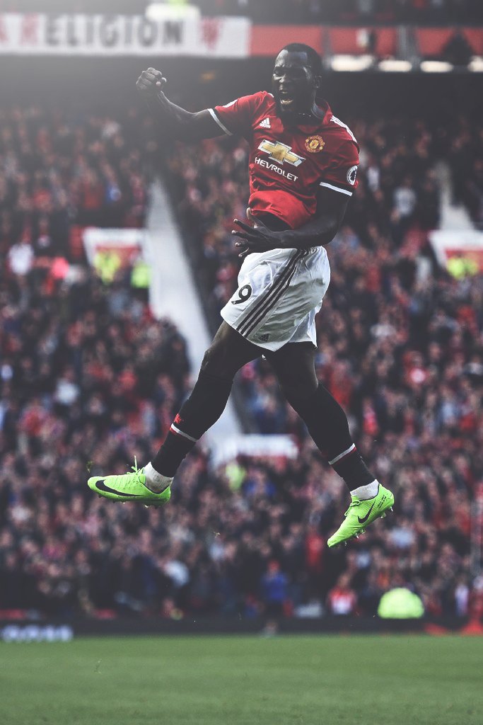 ManUtdChannel's tweet photo. 📸 - Romelu Lukaku vs Everton 

[via @Fristajler]

https://t.co/of6Ql9q4dJ