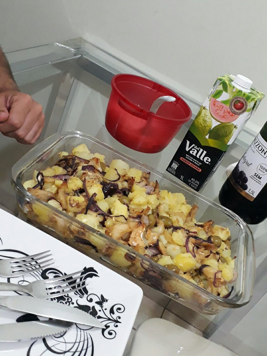 Carlaascf's tweet photo. Hmmmmm, bacalhau 😍 https://t.co/xpJprc9qMN