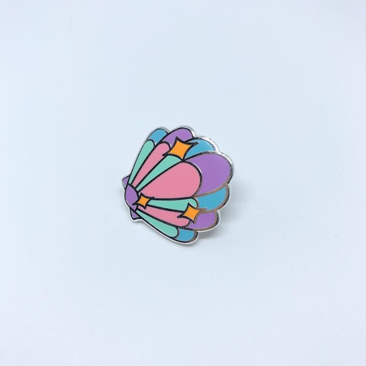 hollymrgn's tweet photo. *SHOP UPDATE* Mermaid Shell Enamel Pin now available to purchase in my Etsy shop! 🐚  👉🏼 https://t.co/4y9UbWvtoF https://t.co/0NFQgRxZqa