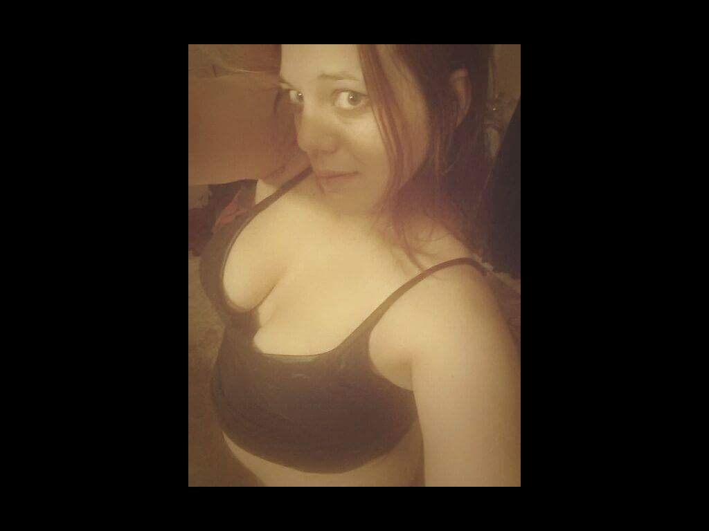 EmberDivine's tweet image. I'm online  @Skyprivate. my profile: profiles.skyprivate.com/model/112477-f… Please RT. thanks! #camgirl