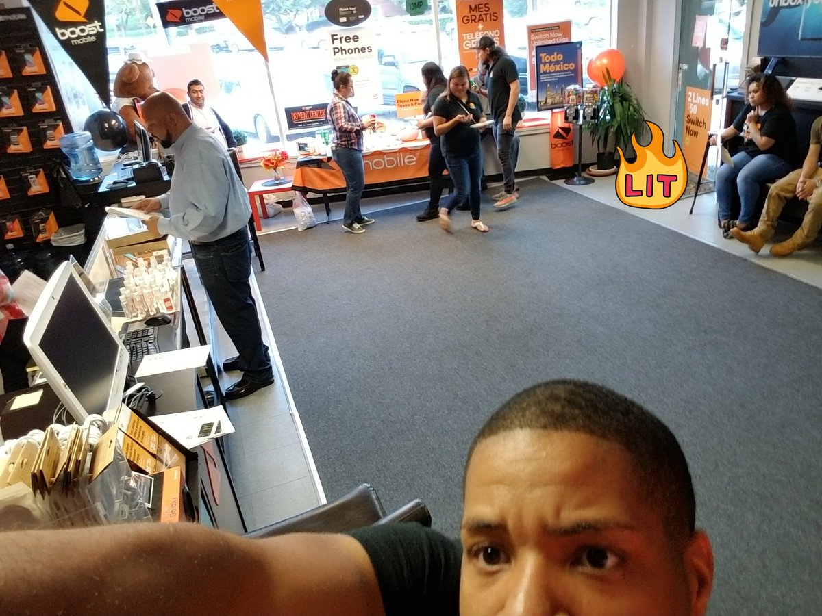 Getting ready to light this VA Phone Plus ALL store training on 🔥Yes I work on Sundays #protectyourphone @MikeWodzisz @Tmastincollie