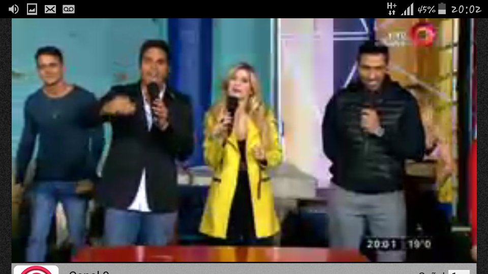 maribrune2014's tweet image. ATR... Domingo de c o m b a t e 😎👊. Junto a ellos @laufer4 @juani_martinez @TitoSperanza8 
#CombatePregunta
#Combate #CKAArgentina