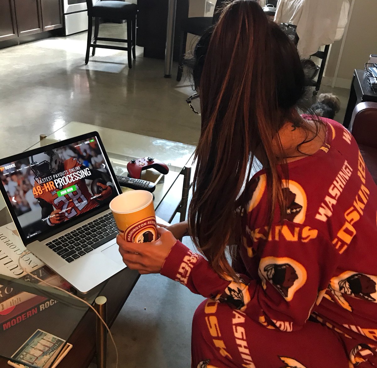 miakhalifa's tweet image. Not too late to bet on the night games or MNF 🏈💰 use code MIA for up to 100% bonus on deposits! bit.ly/MiaKhalifaIG