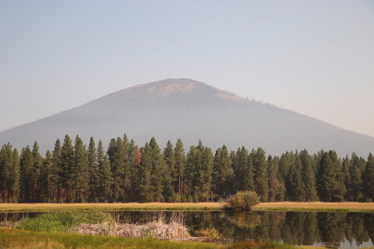 PNWPics1's tweet photo. hazy central Oregon, weekend of the Solar Eclipse #SolarEclispe2017 #fire #oregonfires #oregon #ConstitutionDay2017 https://t.co/JV8QNRFba3