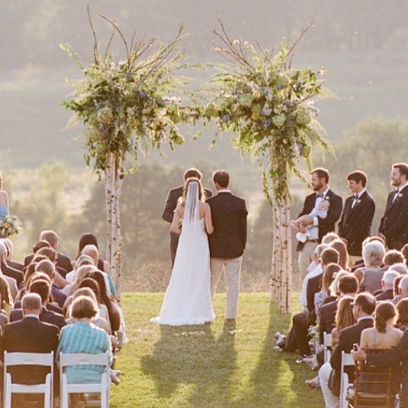 One year ago today! Happy anniversary, @laura.l.friddell and <a href="/bobfriddell/">Robert Friddell</a> - lots of love!!! ❤️ #shindigweddings2016 ift.tt/2x7i2cj