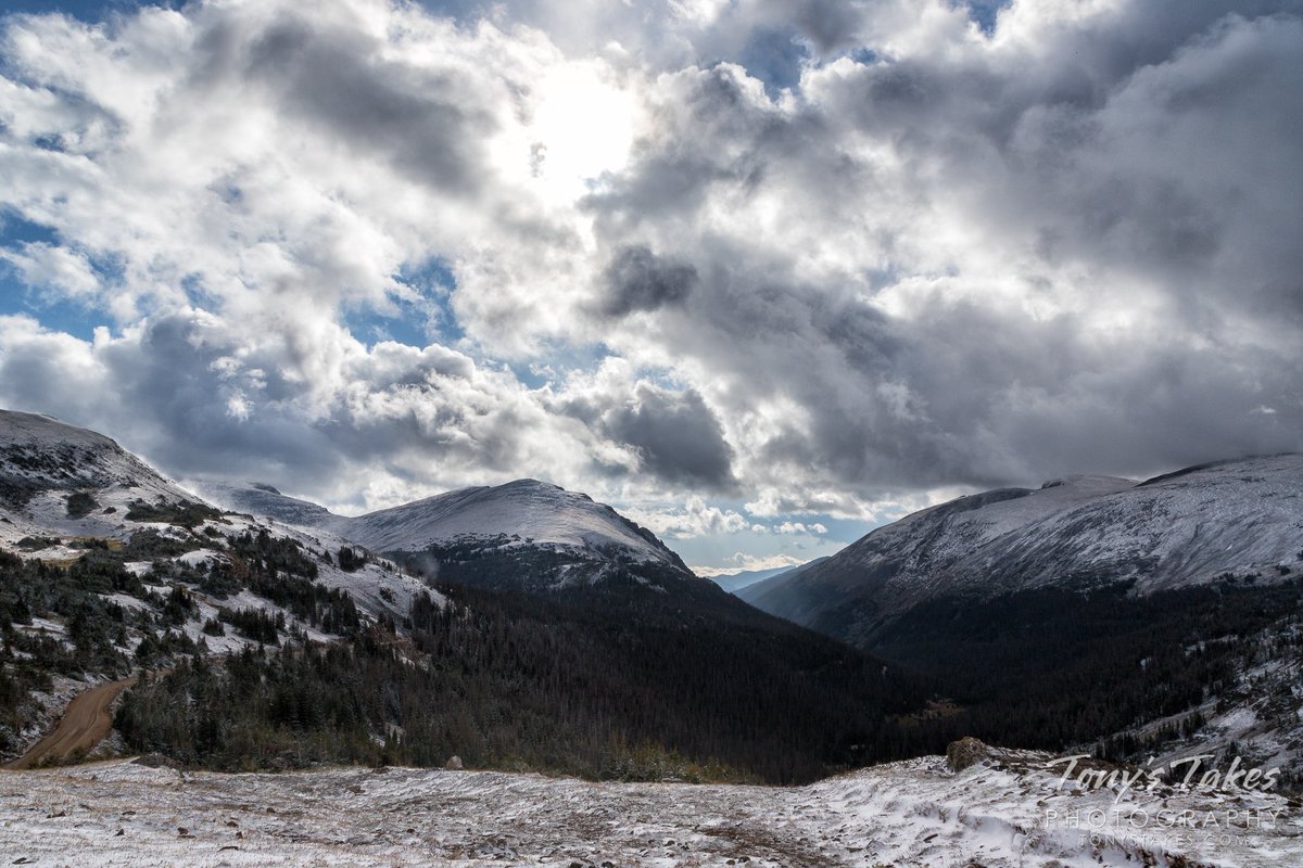 TonysTakes's tweet image. A sign of the change of seasons yesterday in @RockyNPS.  Fresh snow at the top of Old Fall River Road. Cold - but beautiful! #cowx