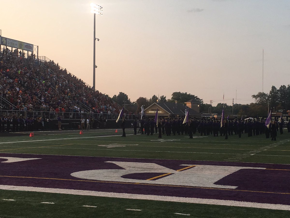 BethBurdick22's tweet photo. Beautiful night Sat. for 13 bands to perform to a packed stadium at NR Band Fest. Great to watch so many talented kids! #NRInspireGreat https://t.co/Ln8GOavSkI