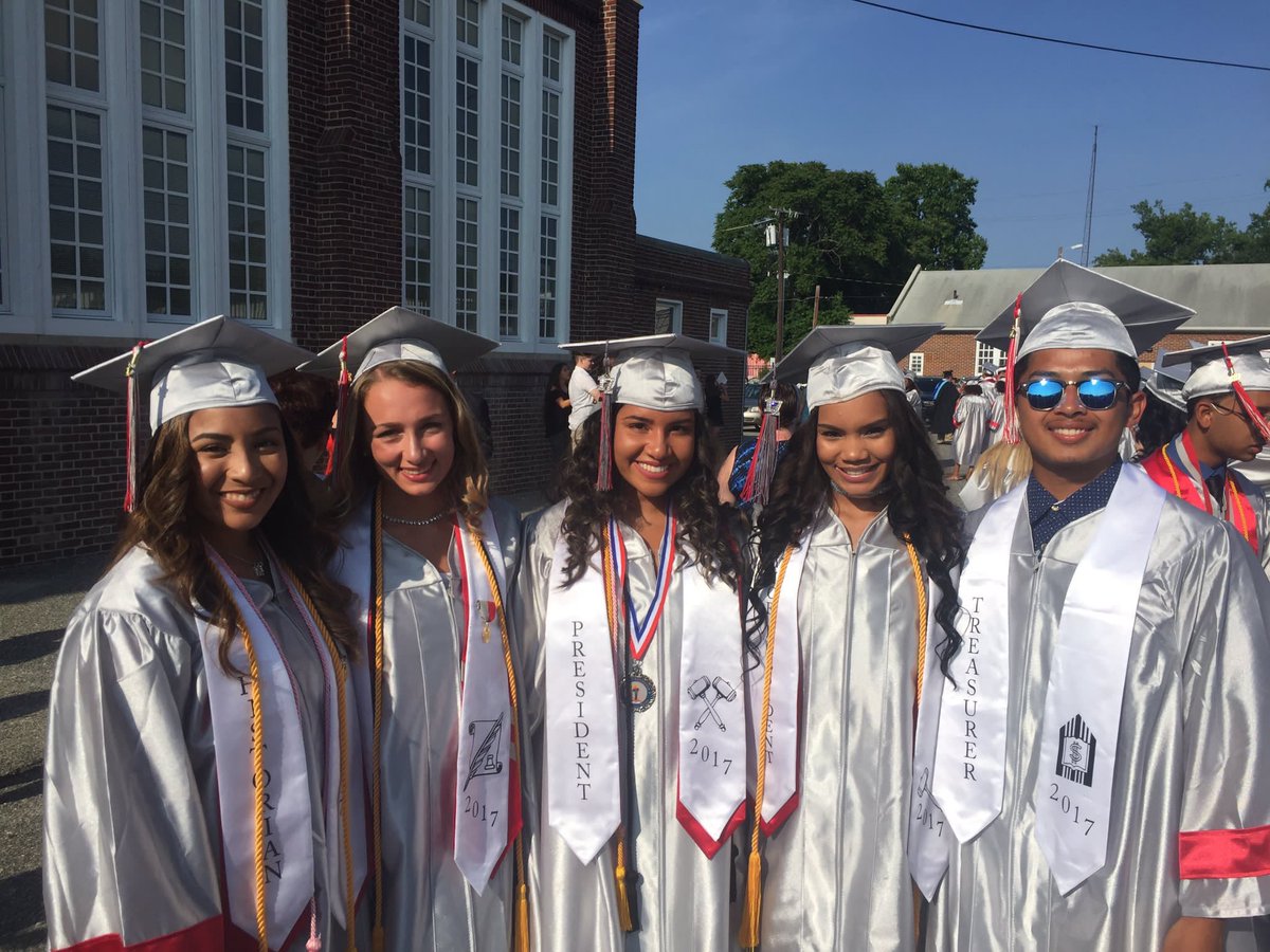 Wishing you all a wonderful and prosperous senior year!! Do it up and continue to make us proud🐔❤️ <a href="/2018Vhs/">VHS CLASS OF 2018</a>