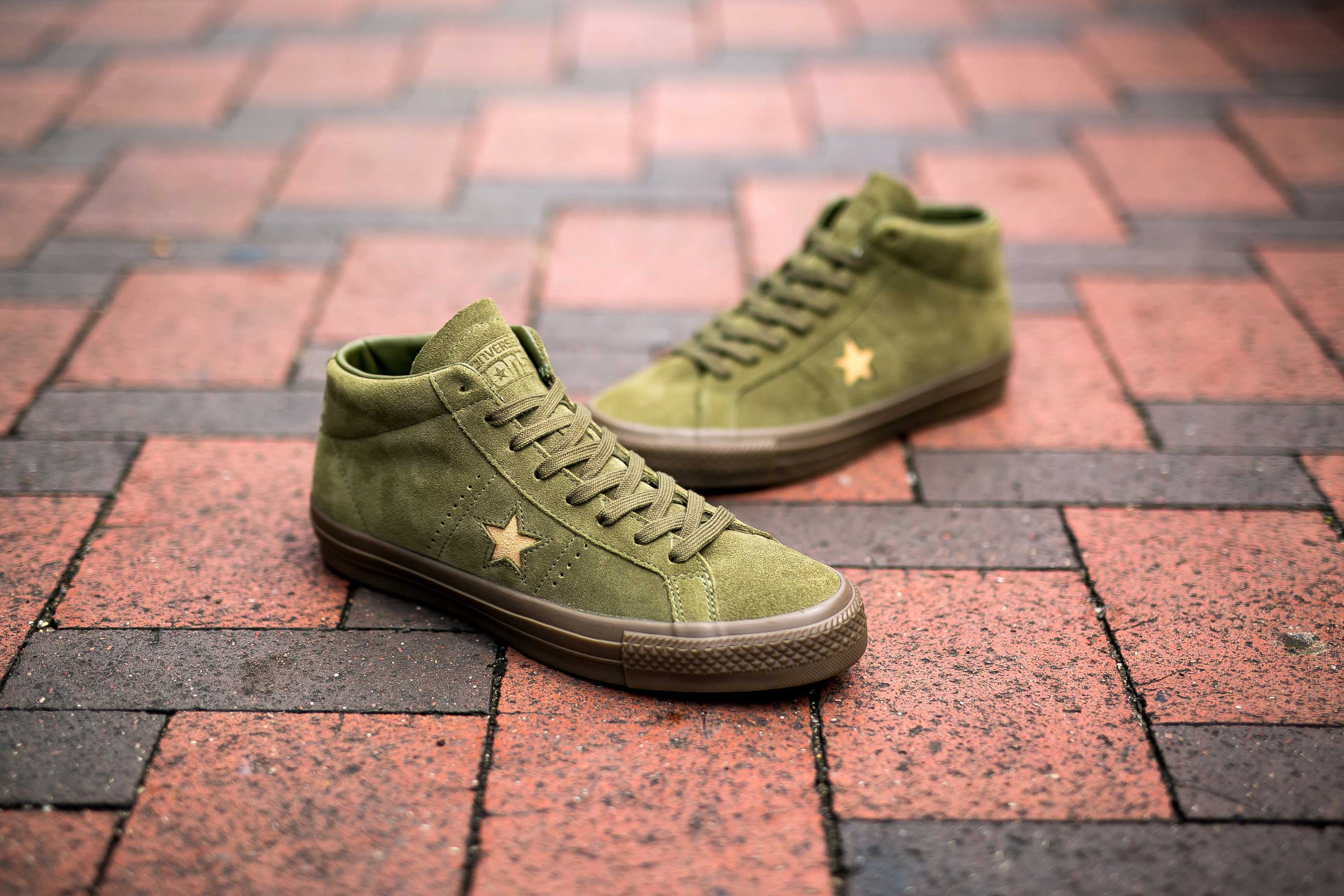 Converse with sales gum sole
