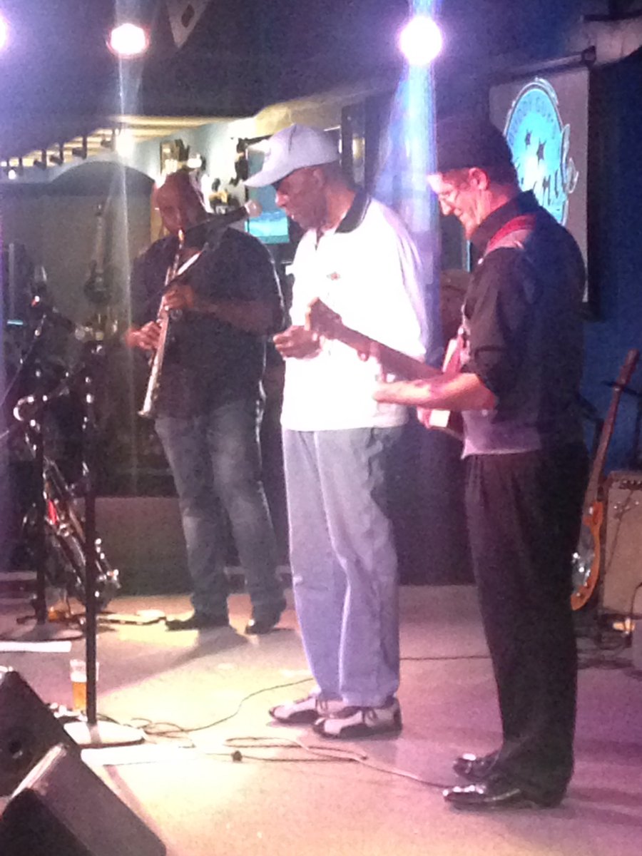 iamartin's tweet photo. @deansheaperry Buddy Guy at Legends. Epic and legendary! https://t.co/Re6VflHLb3
