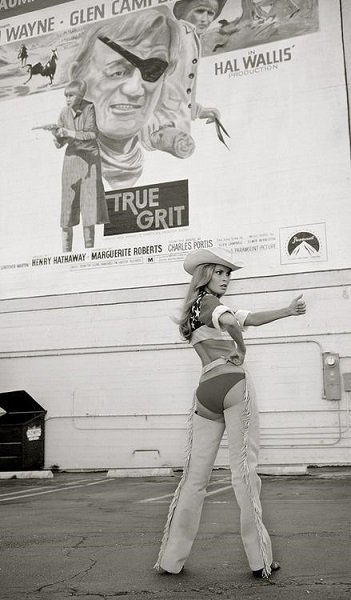  Happy Birthday Raquel Welch !! 