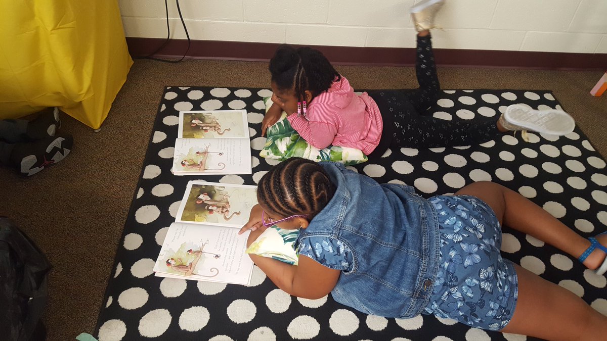 CassidyGarrick's tweet photo. Partner reading in 4th grade! 👍📚 @PontiacElem @PontiacElemLibr https://t.co/kZ0ijVrpoN