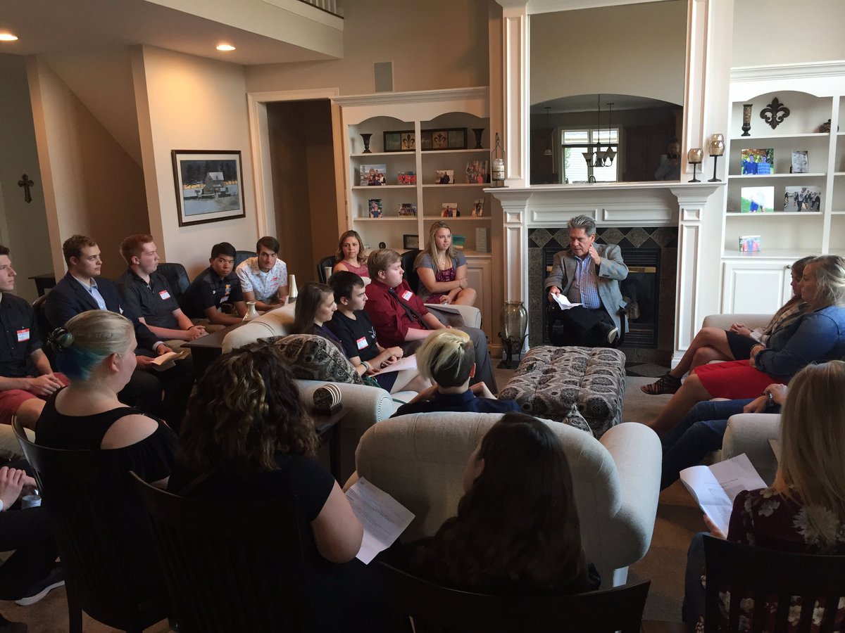 KarlEinolf's tweet photo. Professor Steve Malloris leading the first honors discussion dinner at the @IndianaTech president's home. #TechYeah #LifeatTech https://t.co/EWlfN55TL9
