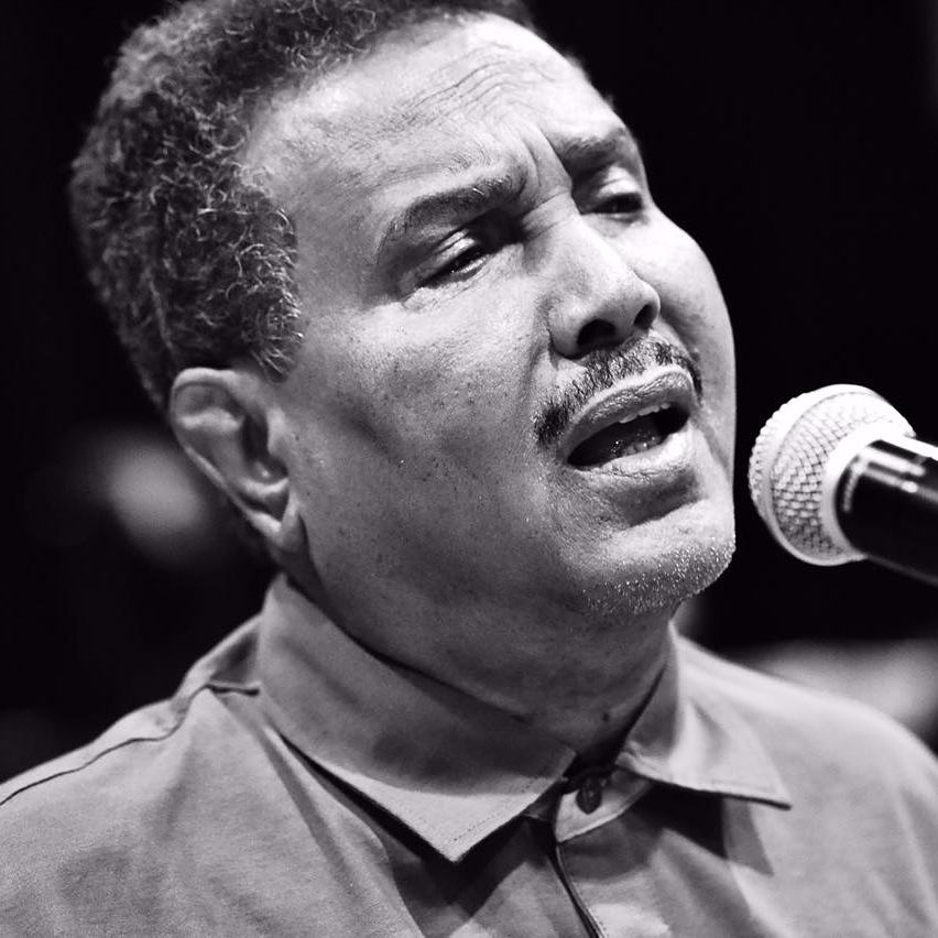 RotanaMusic's tweet photo. لقطات حصرية من بروفات فنان العرب @Mohammed_Abdu للحفل المرتقب الليلة في مركز دبي التجاري العالمي

#حفلات_عيد_الاضحى_2017 
#حفلات_روتانا https://t.co/w4J7GsPRzE