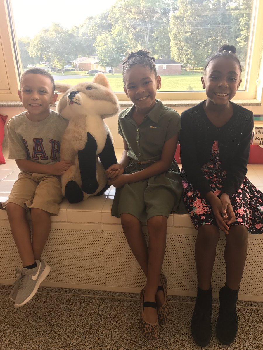 mrsjordan_217's tweet photo. 2017-18 Cougar Cubs! #cp4l #teacherskidsrock #1stdayshenanigans #rm217 @araginsanders @CPES4LIFE https://t.co/IapVY62pj6