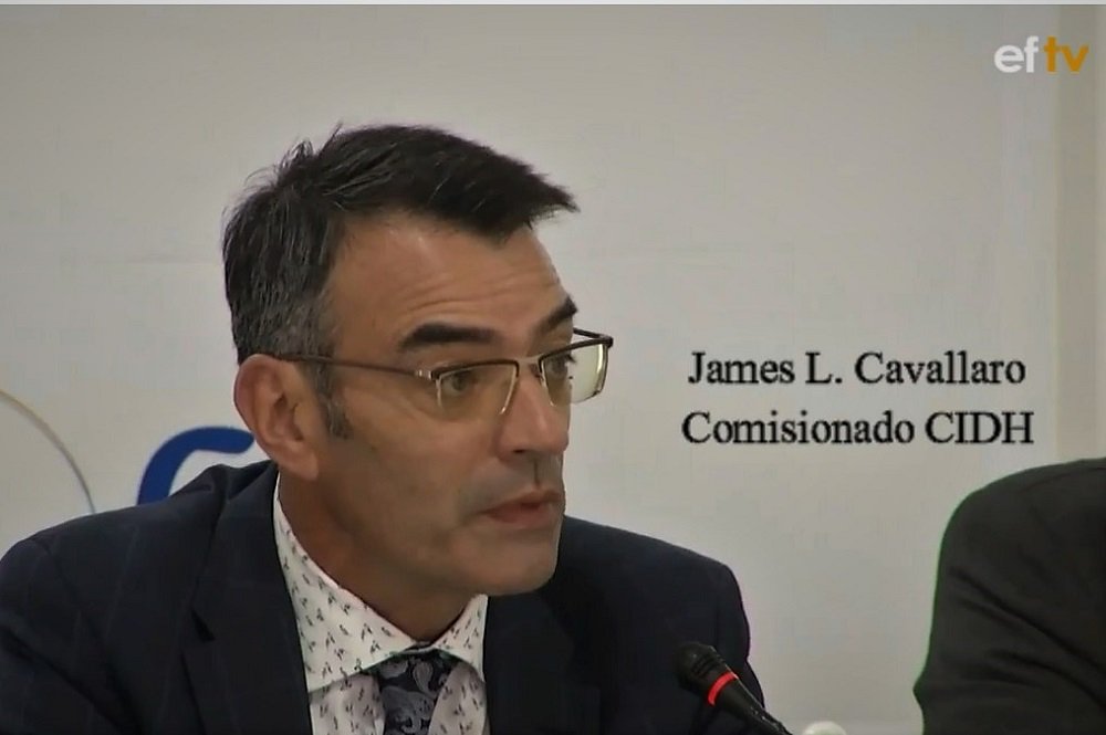 El cuento de los enfrentamientos > bit.ly/2gJDkpW Un comisionado de la <a href="/CIDH/">CIDH - IACHR</a> desmonta en un chasquido tres años de versión oficial.