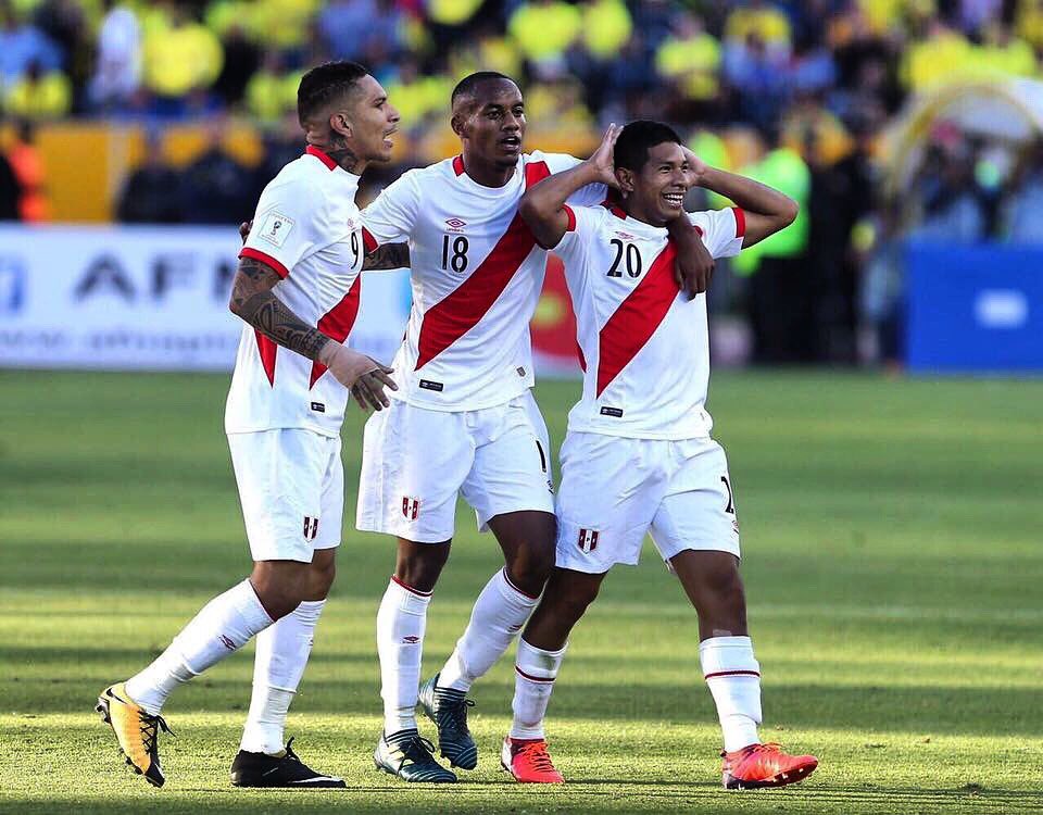 edisonflores135's tweet photo. Porque cuando el Perú está unido pasan cosas. Este triunfo es de TODOS 🇵🇪❤⚽👂
#ParenLasOrejas #ArribaPerú #UnSoloAliento https://t.co/wPPBHdEvSa