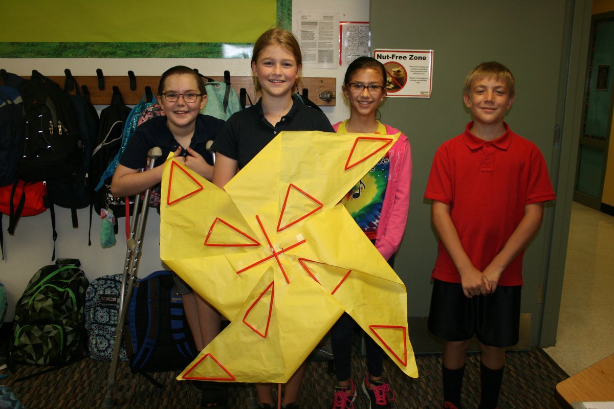DSPREP's tweet photo. Mrs. Currigan's 5th Grade Engineers sharing final pinwheel products!
#DSPES #EducateEmpowerExcel
#SoarLikeAHawk #TellingOurStory https://t.co/oIqSYXhyFf