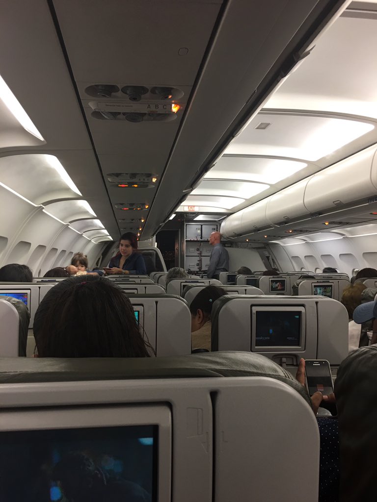 ArielJMorel's tweet photo. @JetBlue empty cockpit, two stuarts running around with docs, when asked, well no ETA on lift off... as expected https://t.co/Cf5zgs82zx